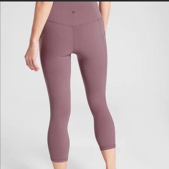 New Athleta Salutation Stash Pocket II Capri - Picture 2 of 8